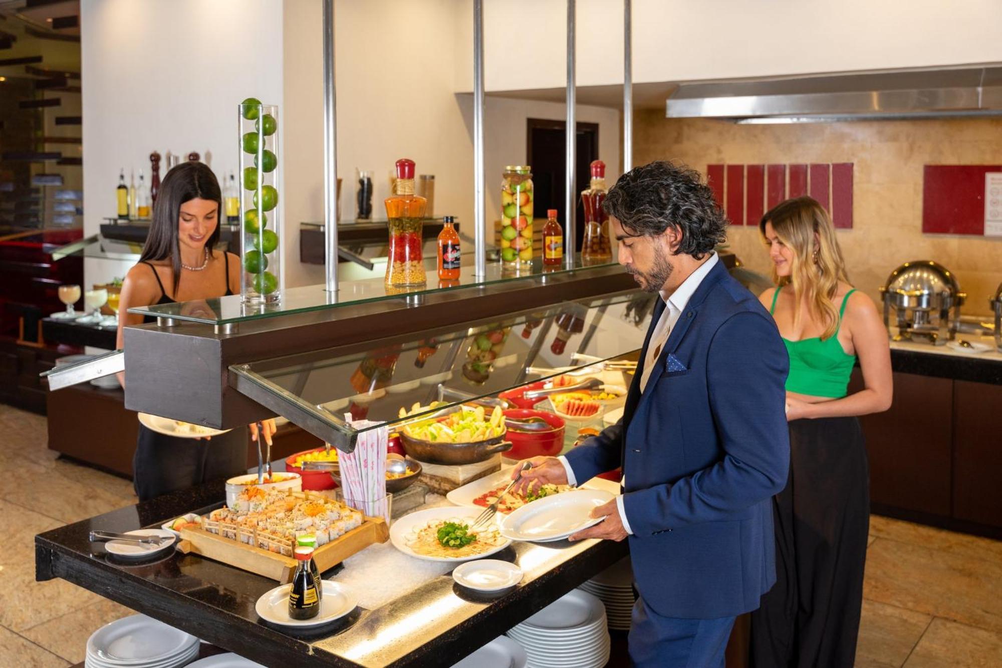 Real Intercontinental San Salvador By Ihg Hotel Bagian luar foto